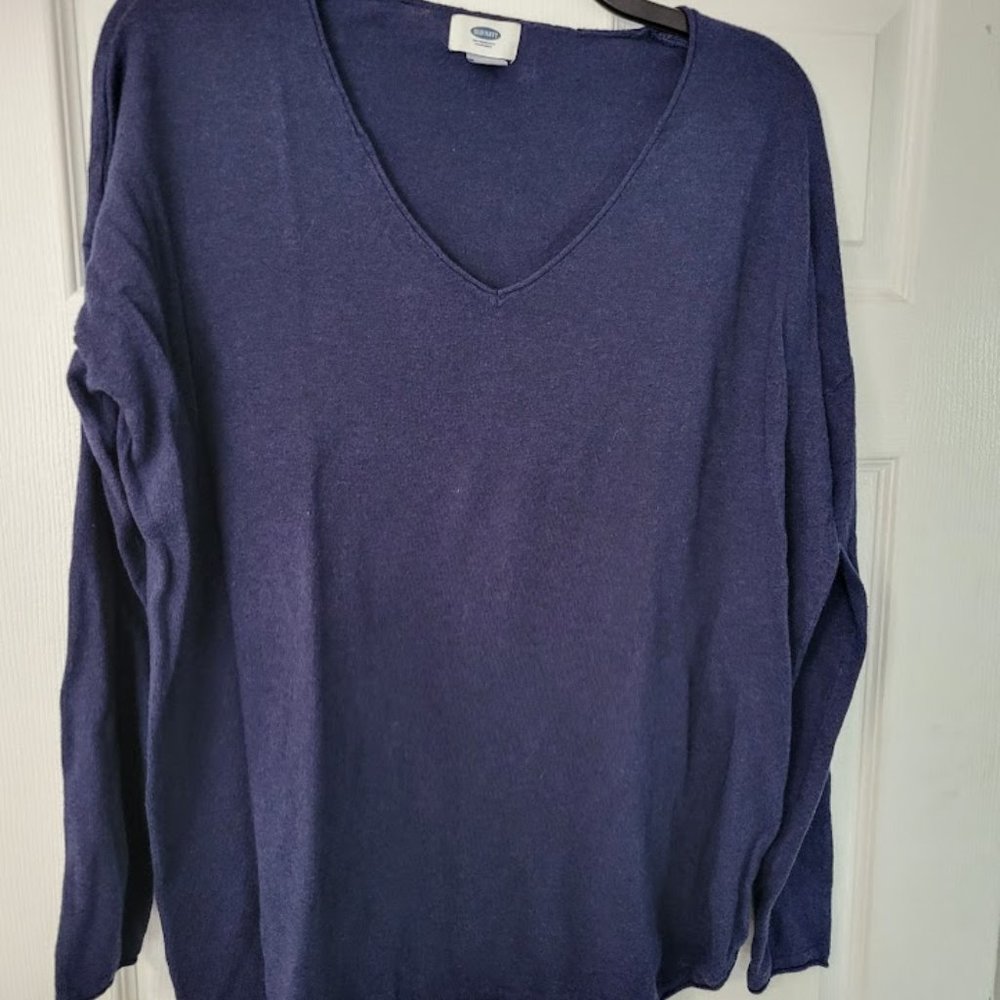 Soft and lightweight Old Navy L/S Sweater Size L